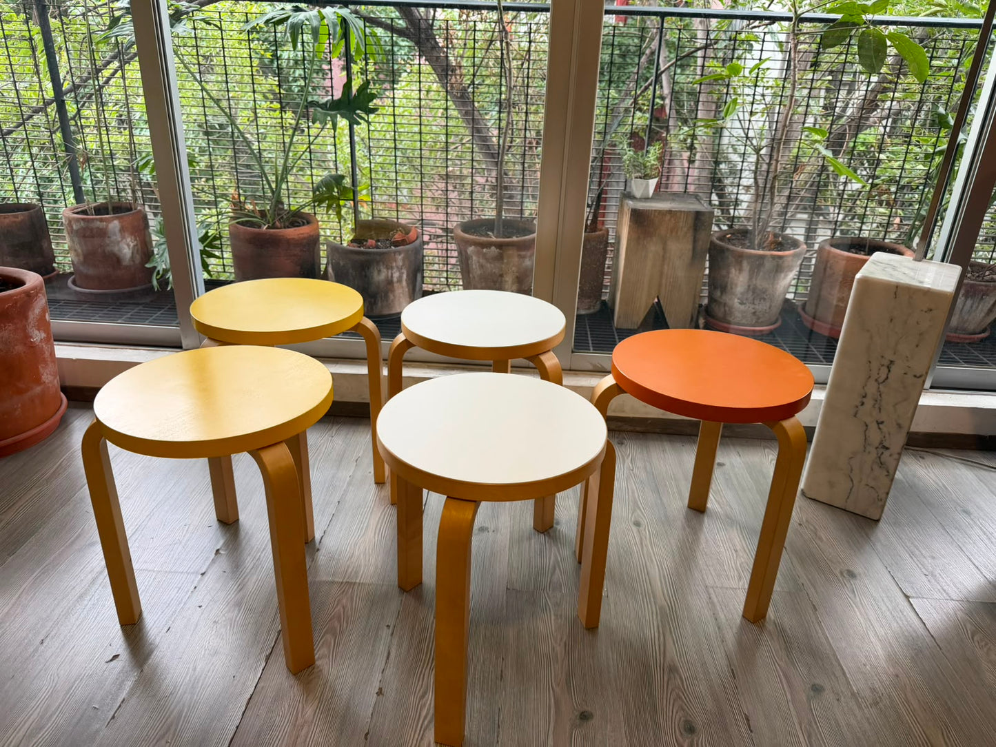Stool 60       Artek