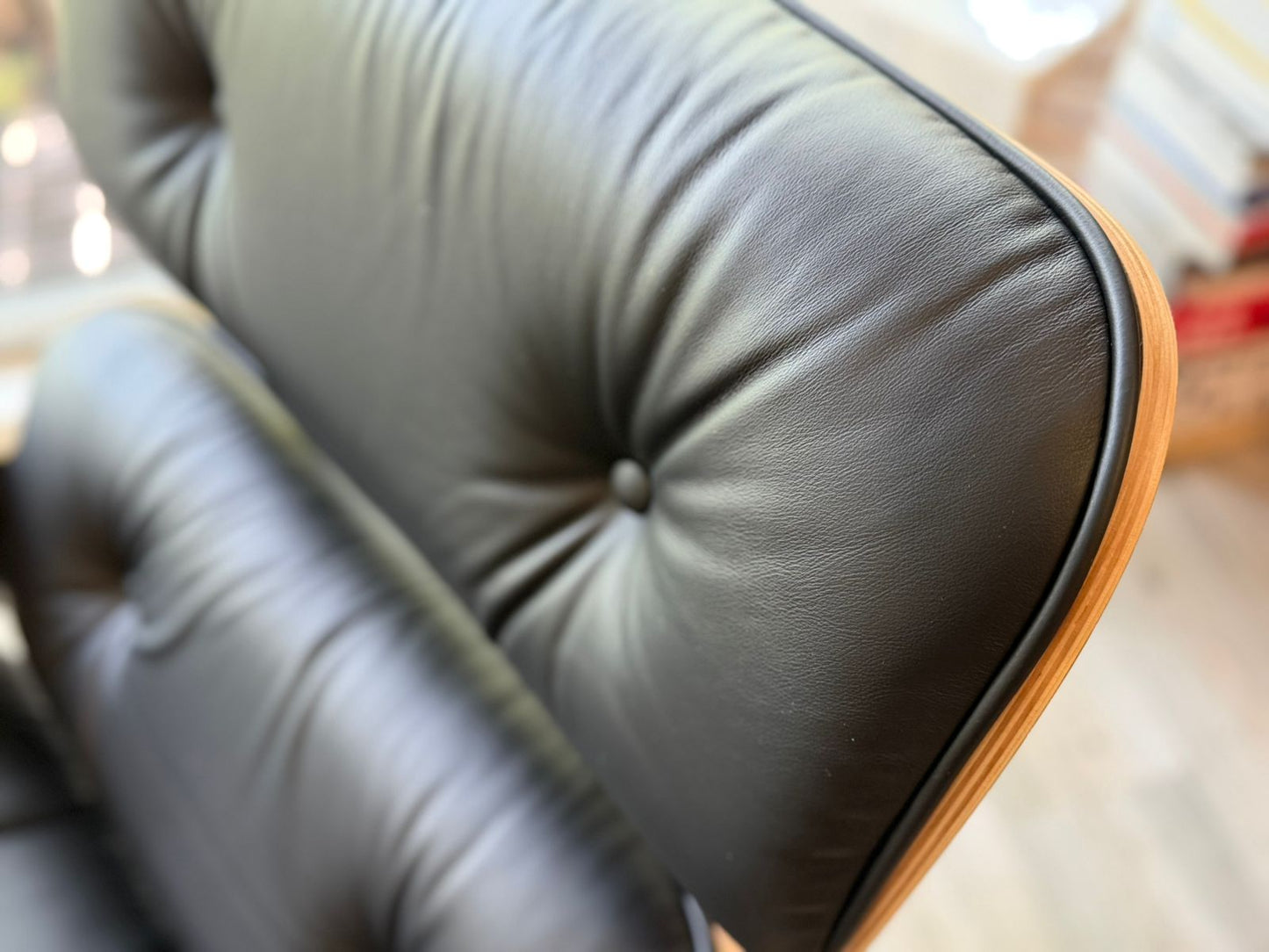 Eames Lounge & Ottoman        Herman miller