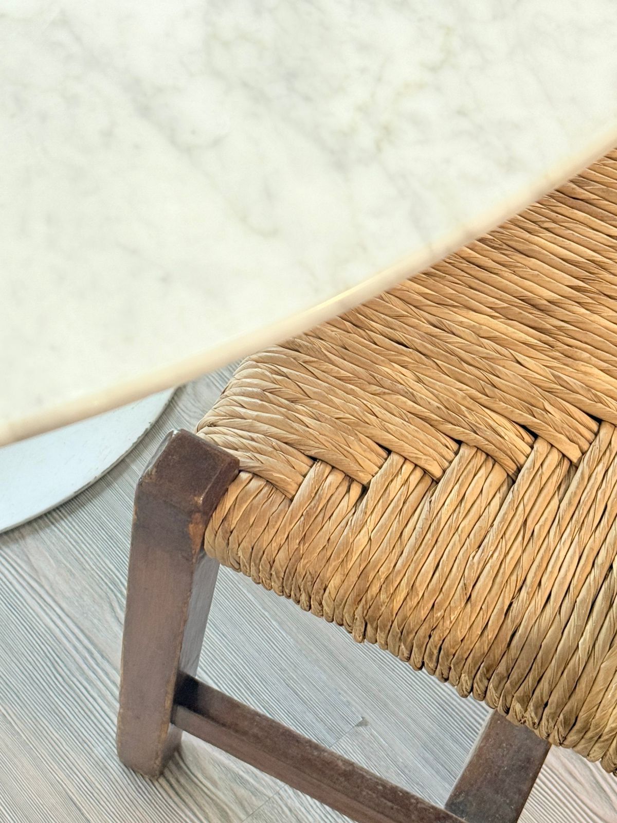 Saarinen Dining Table Round         Replica