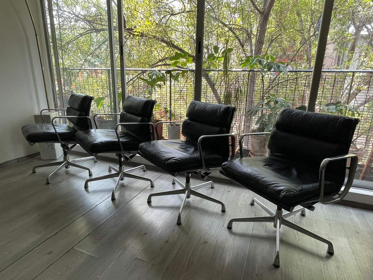 Eames Soft Pad EA 434 Chair           Herman Miller