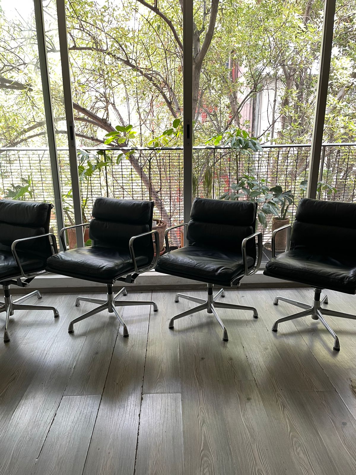 Eames Soft Pad EA 434 Chair           Herman Miller