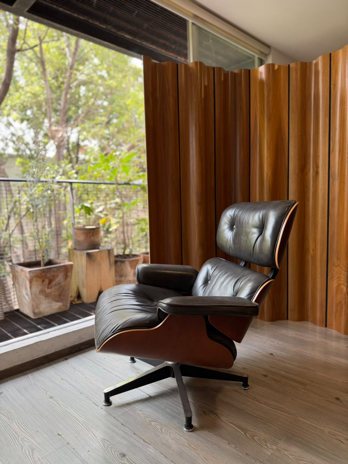 Eames FSW( Folding Screen Wood)         Herman Miller
