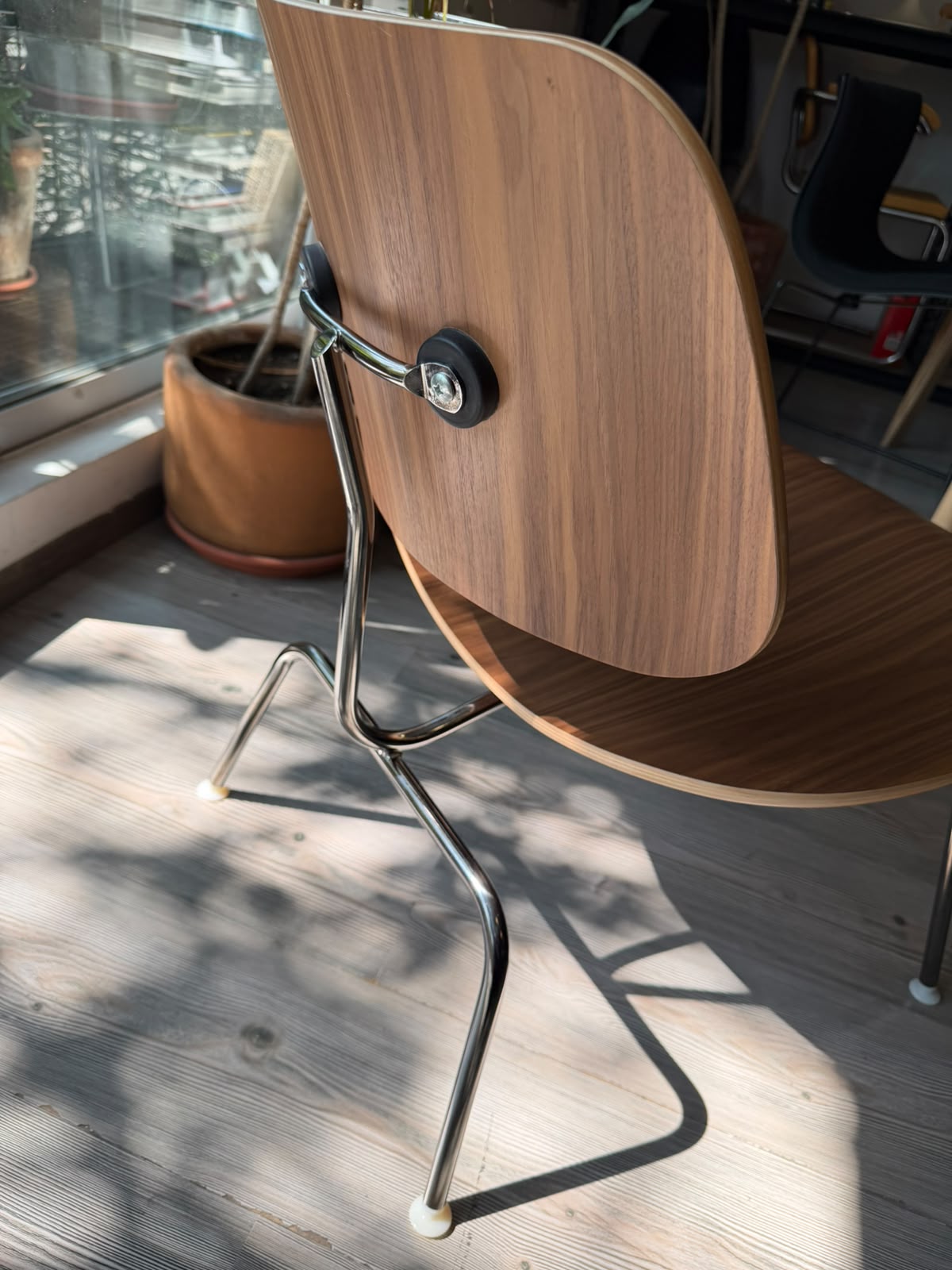 Eames LCM           Herman Miller