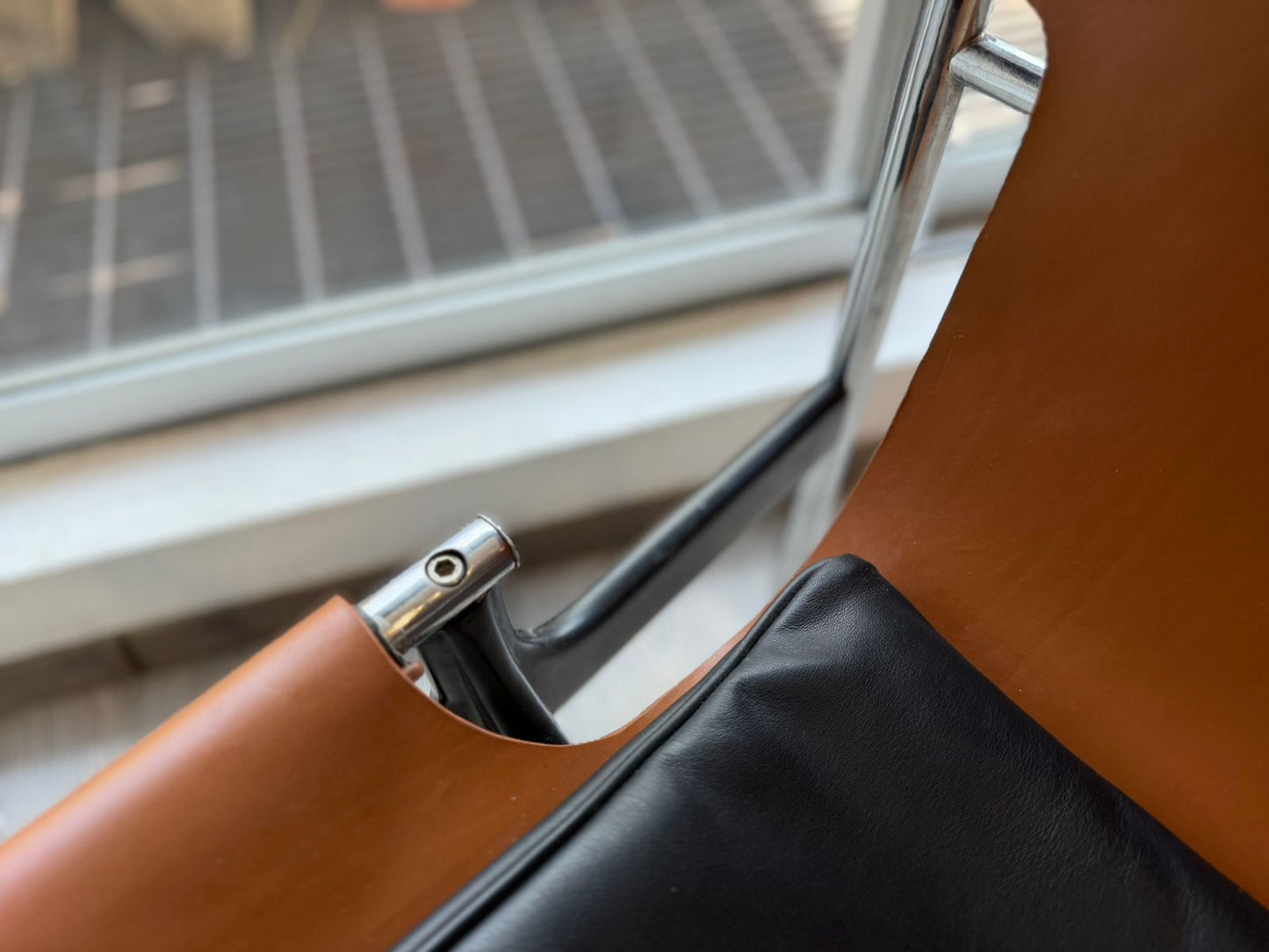 Pollock Arm chair      Knoll