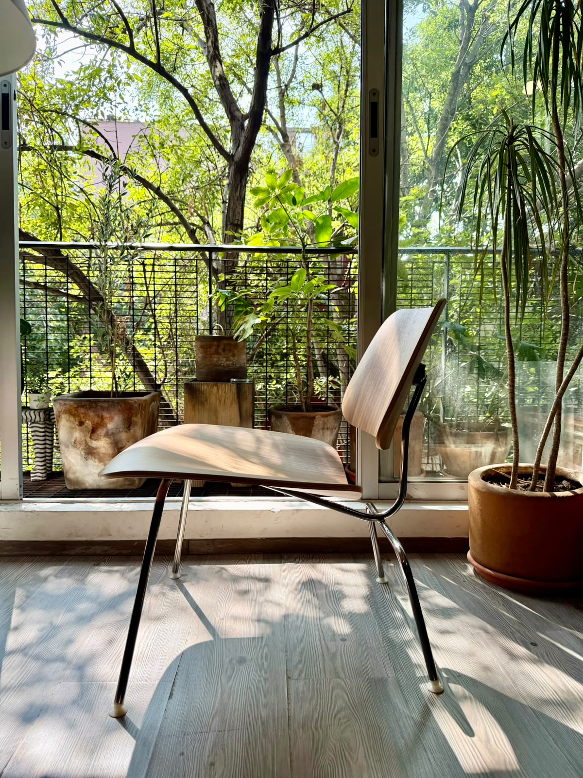 Eames LCM           Herman Miller