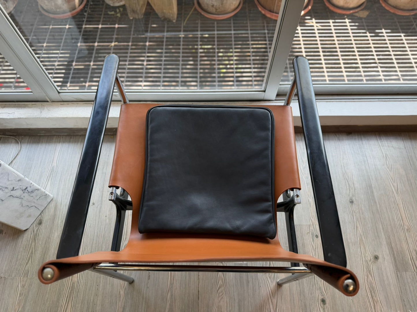 Pollock Arm chair      Knoll