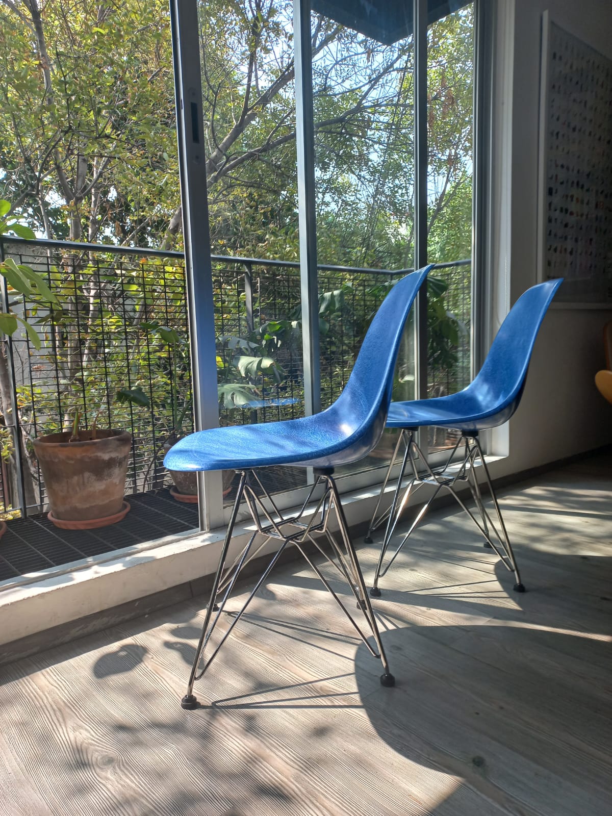 Eames Fiberglass  Wire Side Chair Herman Miller