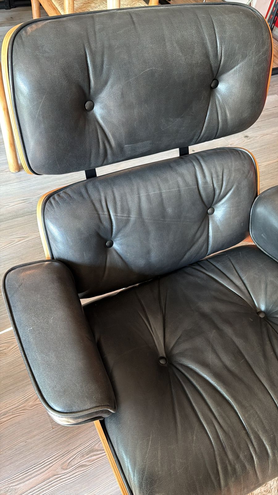 Eames Lounge & Ottoman       Herman Miller