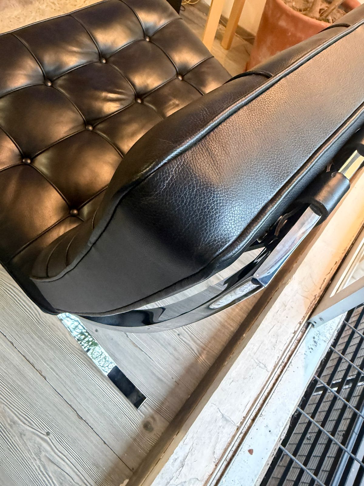 Barcelona Chair       Knoll sutdio
