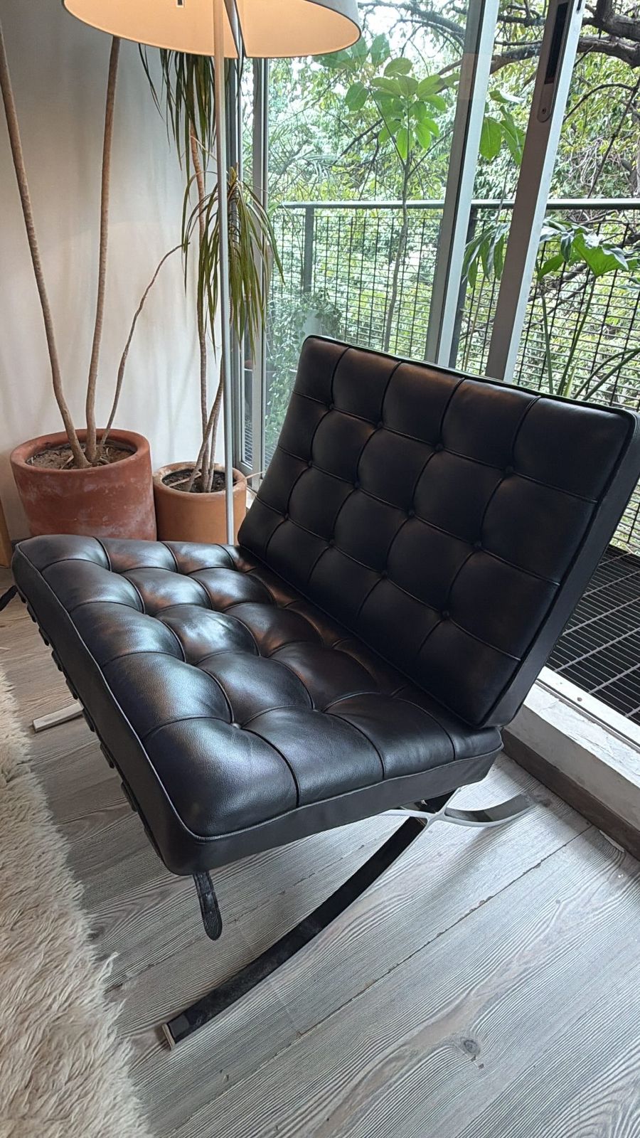 Barcelona Chair       Knoll sutdio