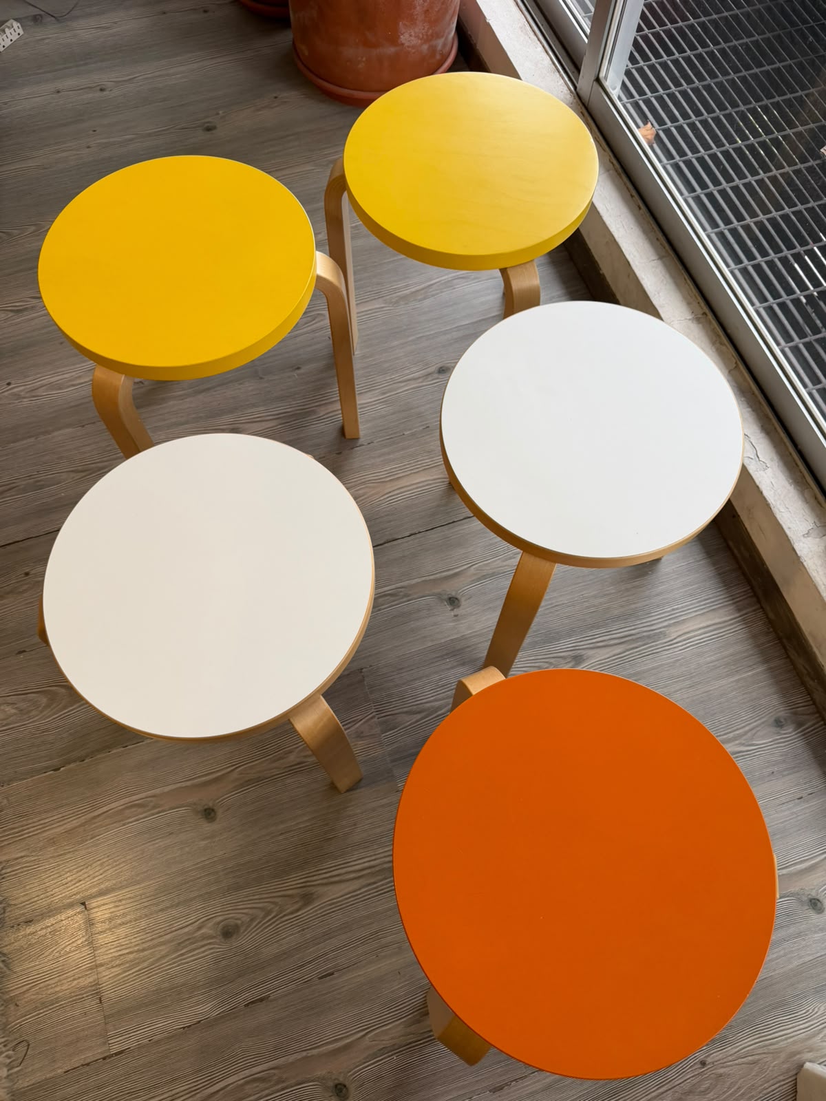Stool 60       Artek