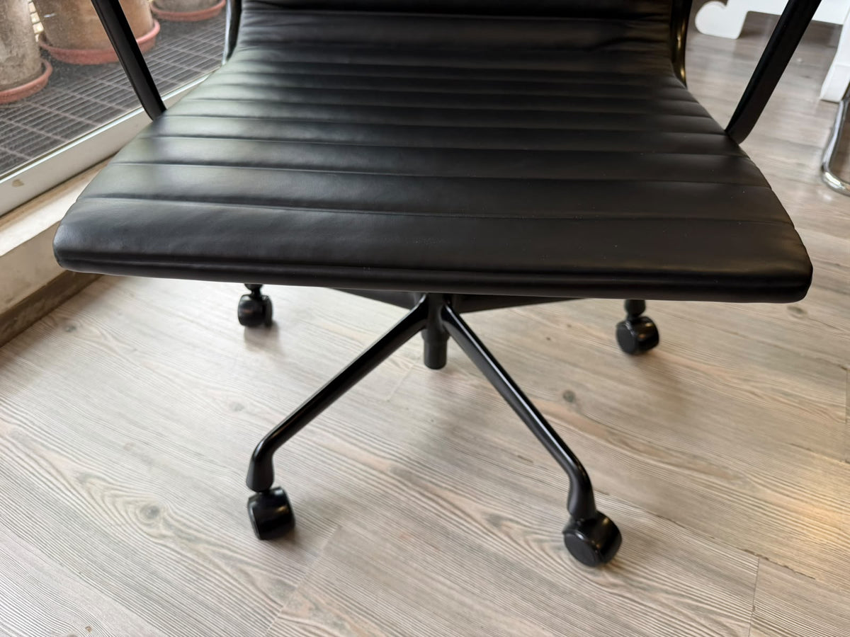 EA335 Eames Aluminum Group Herman Miller