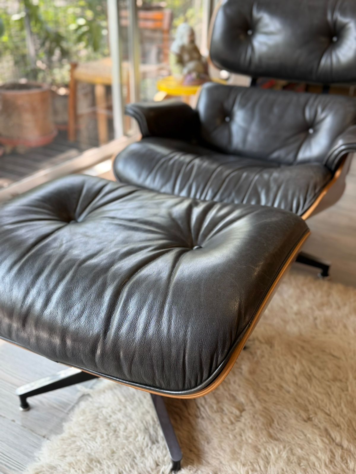 Eames Lounge & Ottoman       Herman Miller