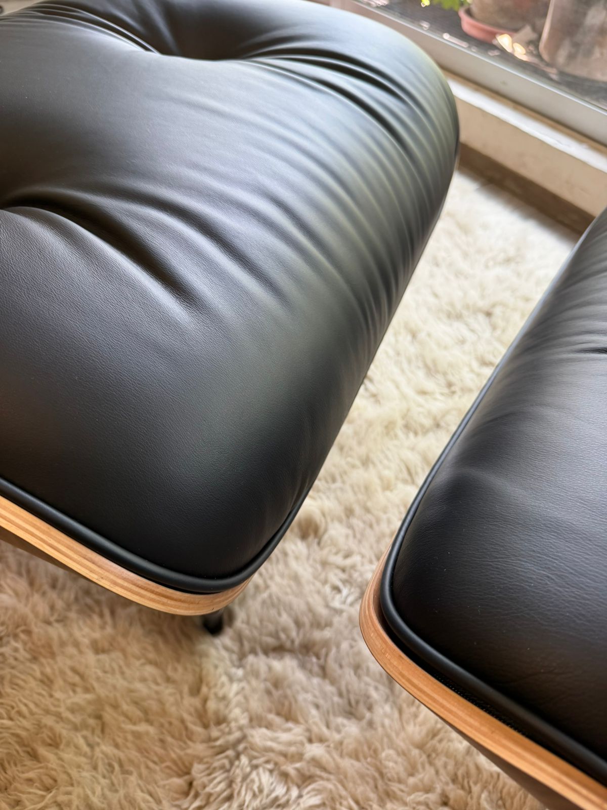 Eames Lounge & Ottoman        Herman miller