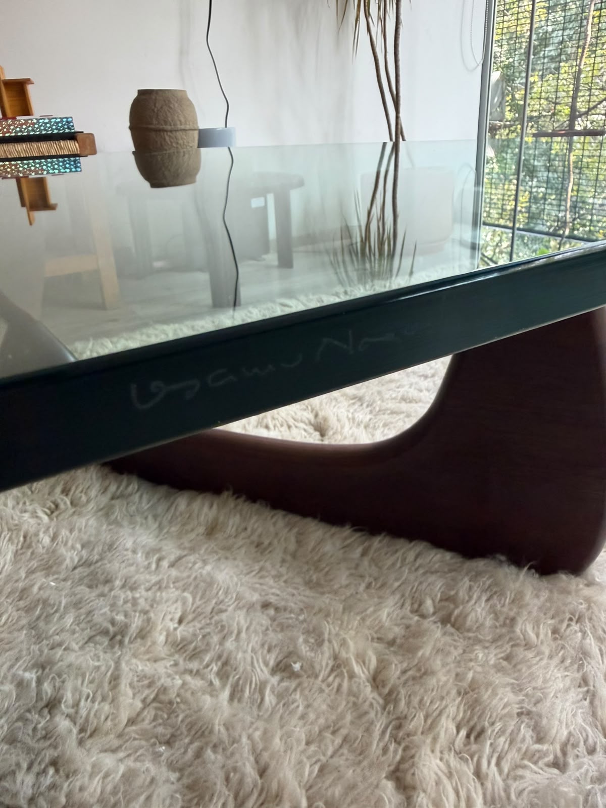 Noguchi table              Herman Miller