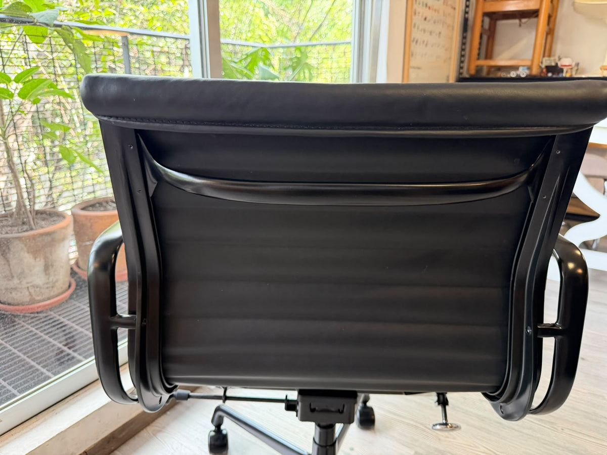 EA335 Eames Aluminum Group Herman Miller
