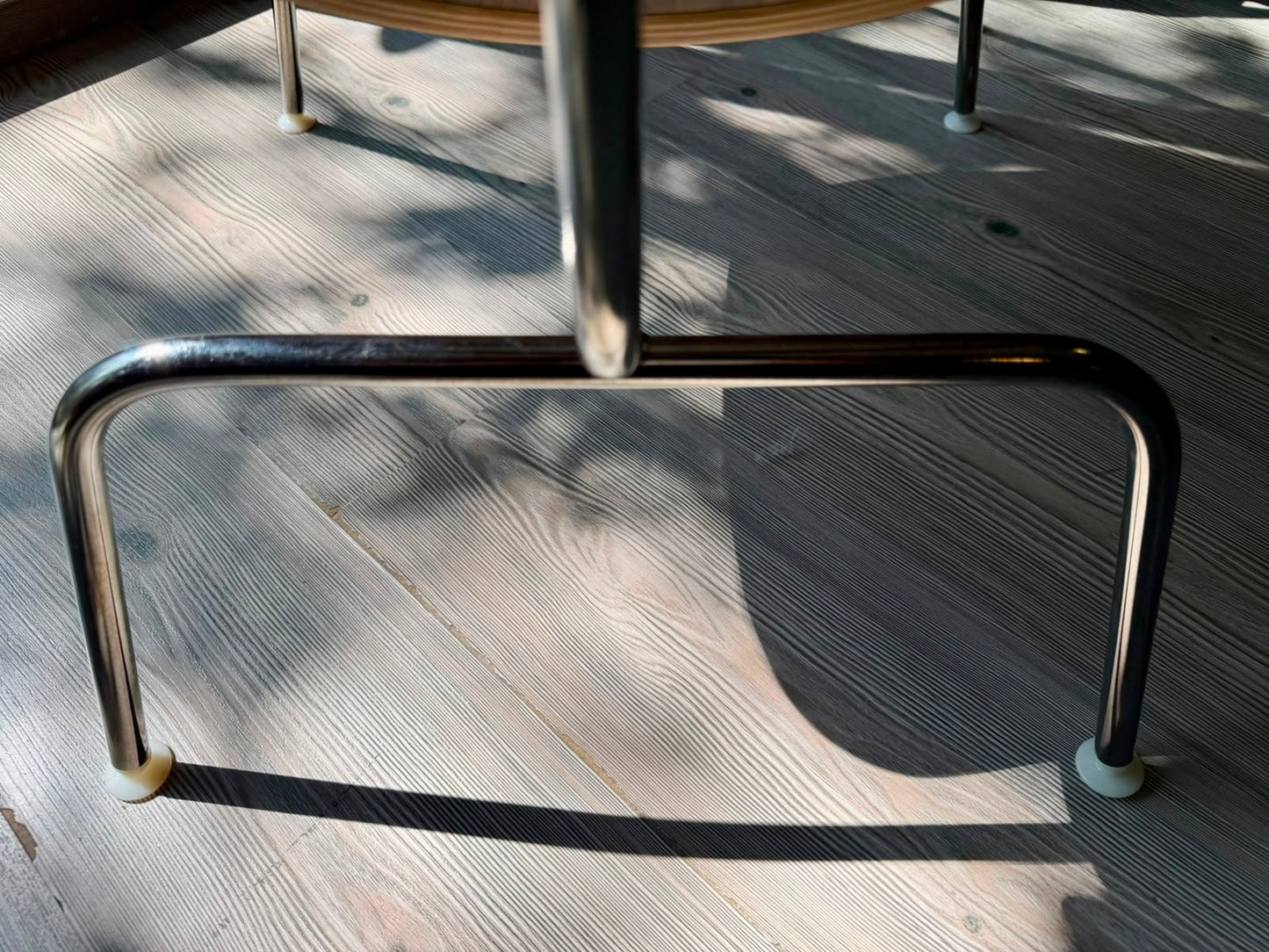 Eames LCM           Herman Miller