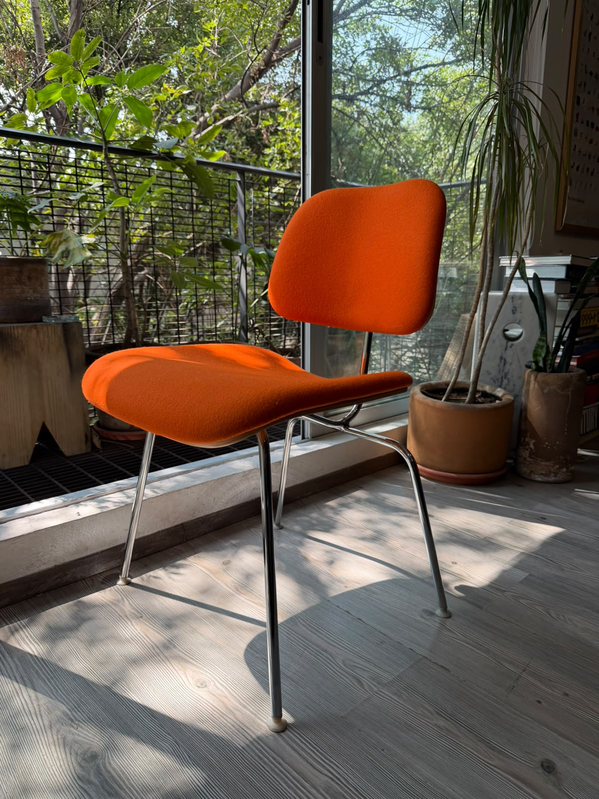 Eames DCM         Herman Miller