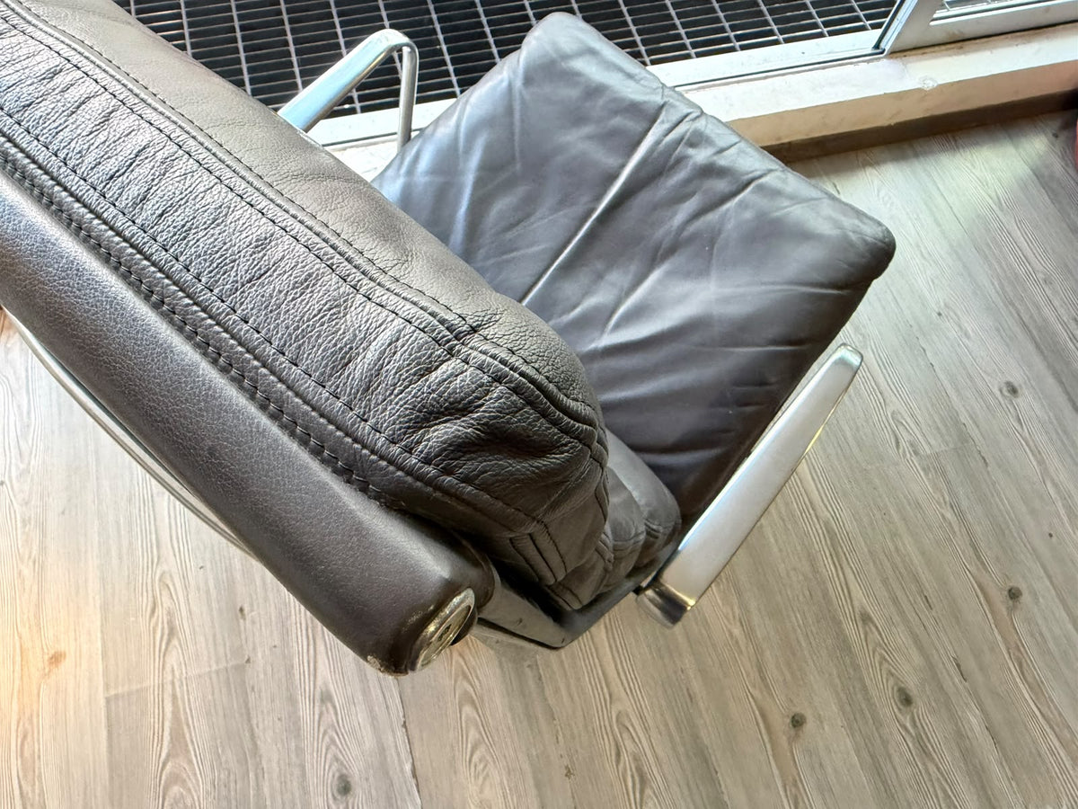 Eames Soft Pad Lounge Chair        Herman Miller