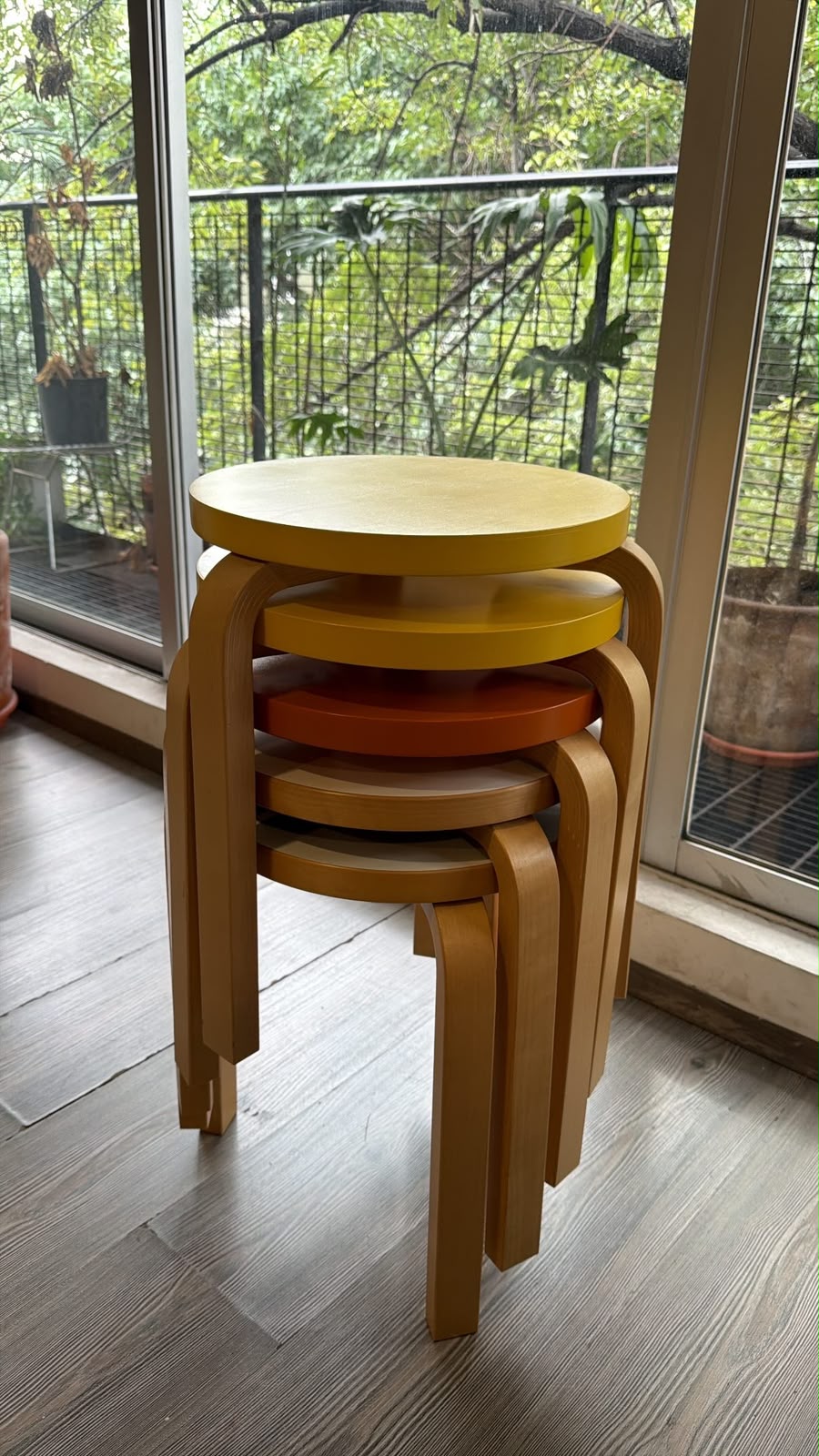 Stool 60       Artek