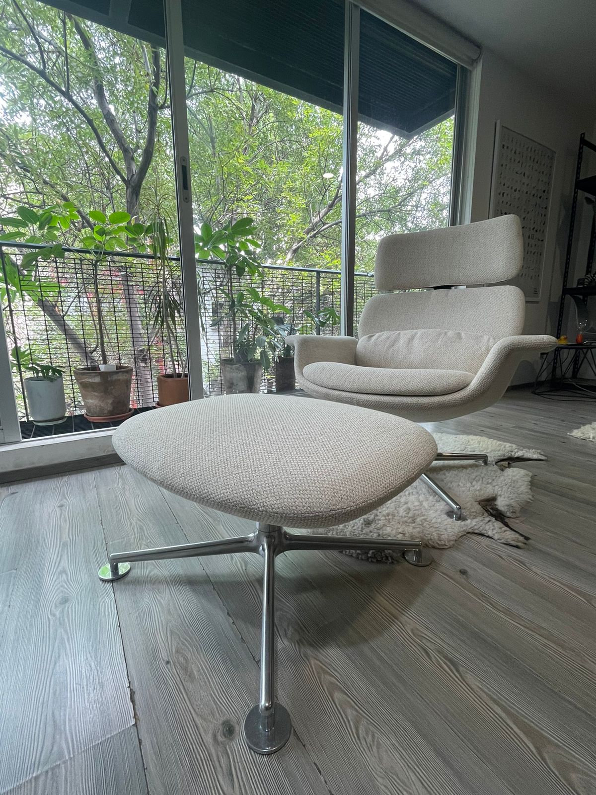 High Back Lounge Chair  KN02  & Ottoman KN03           Knoll