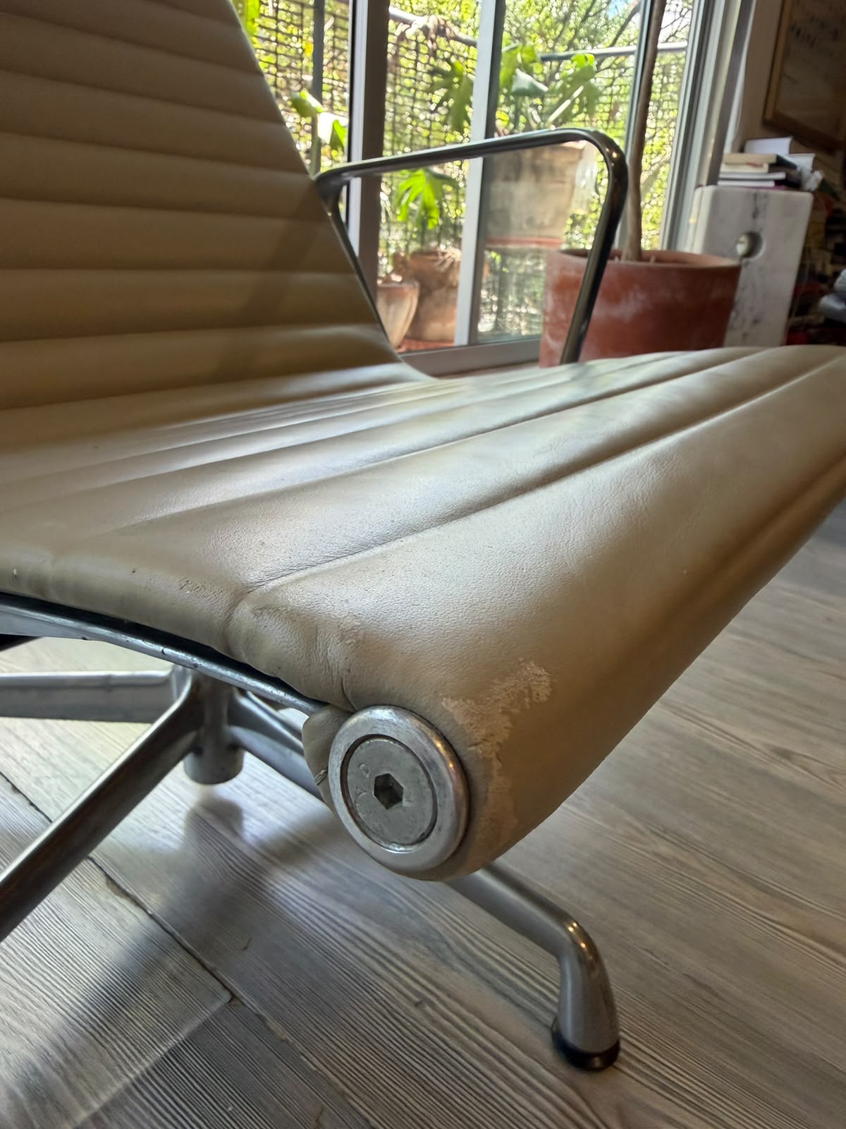 Eames Aluminum Group Lounge Chair         Herman Miller