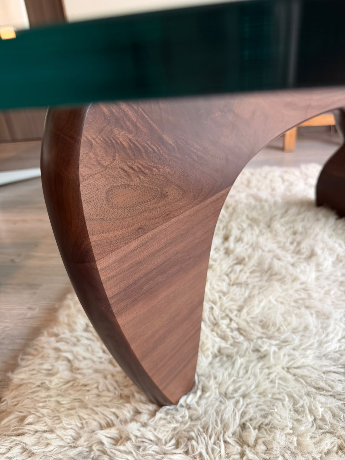 Noguchi table              Herman Miller
