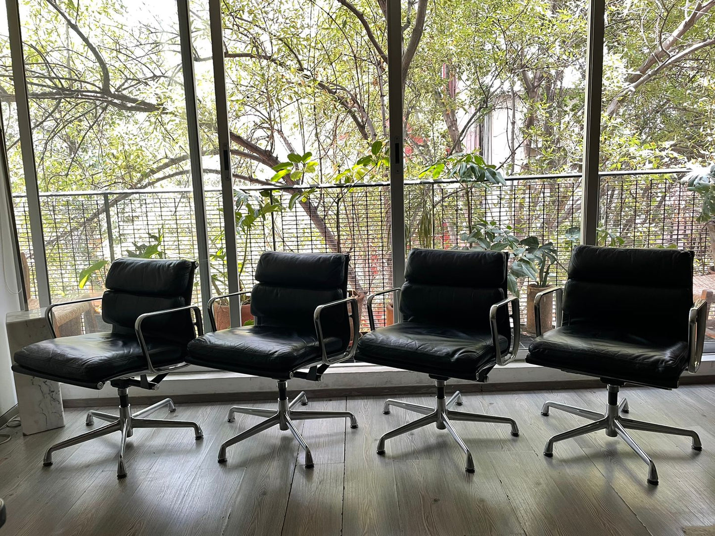 Eames Soft Pad EA 434 Chair           Herman Miller
