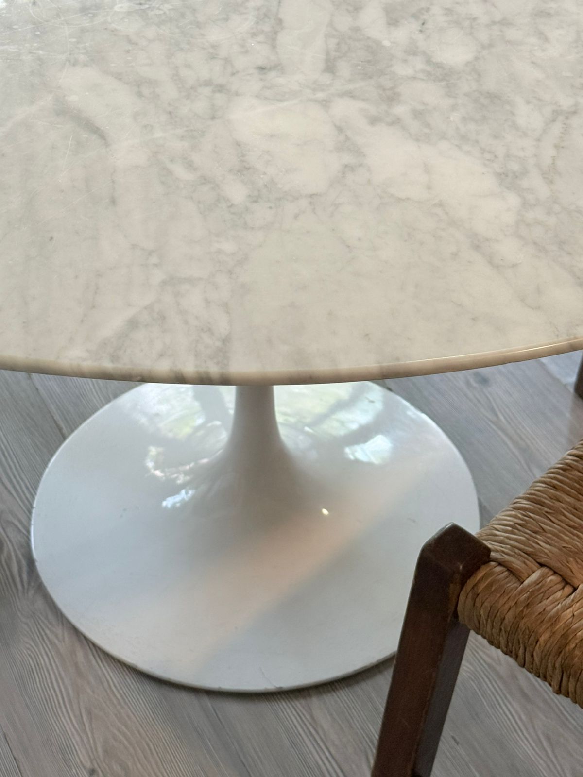Saarinen Dining Table Round         Replica