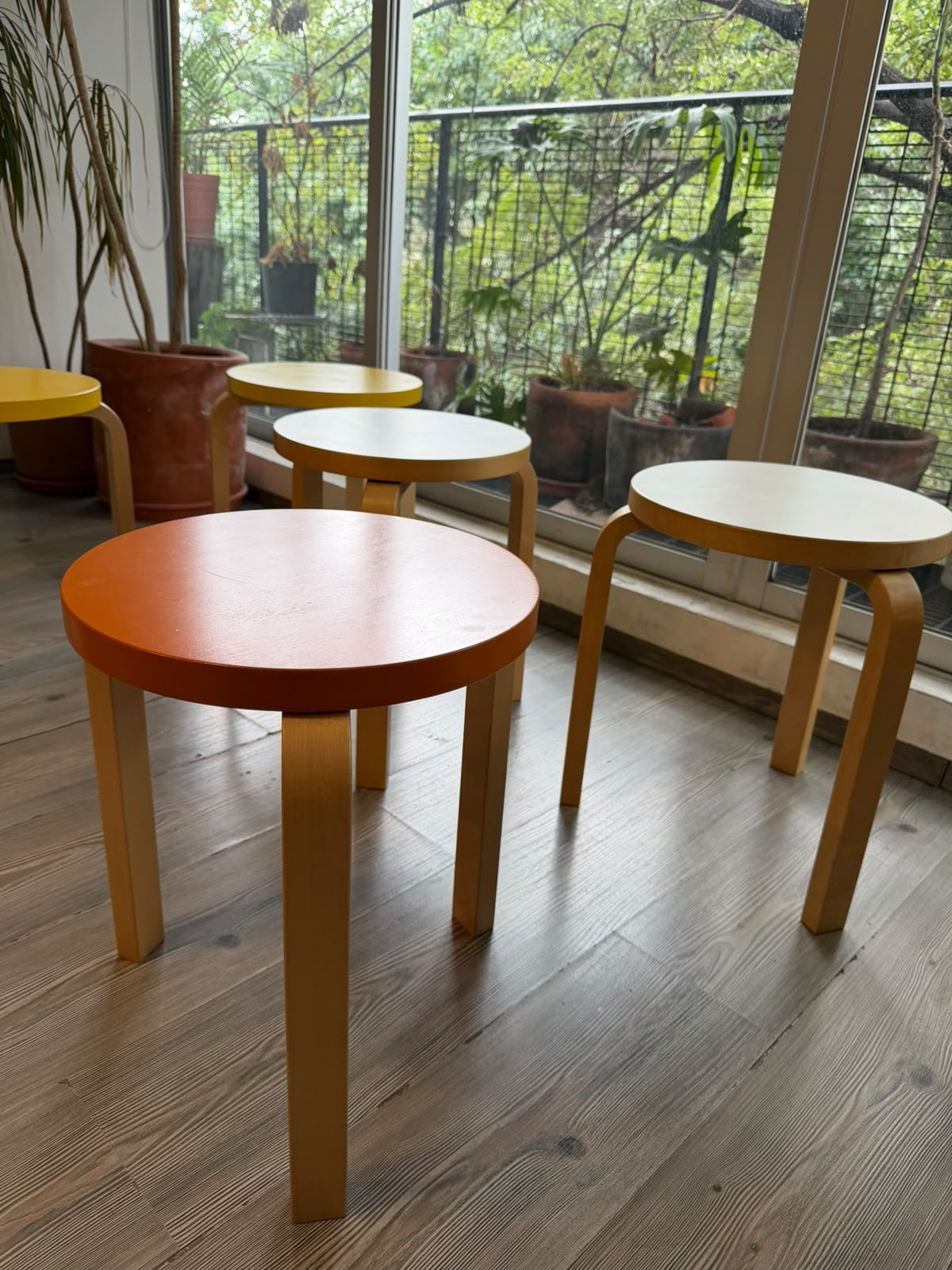 Stool 60       Artek