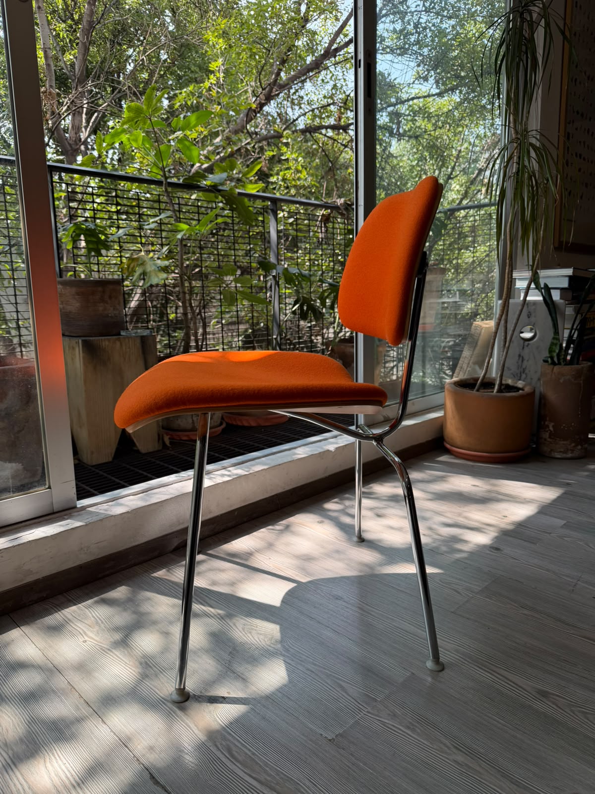 Eames DCM         Herman Miller