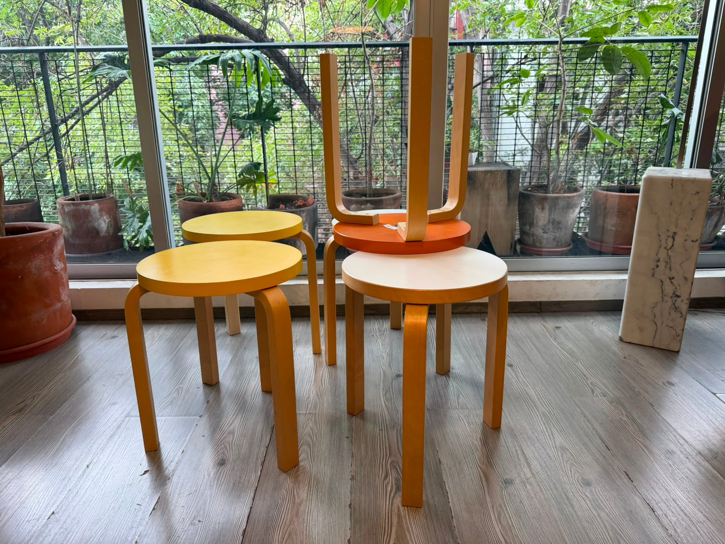 Stool 60       Artek