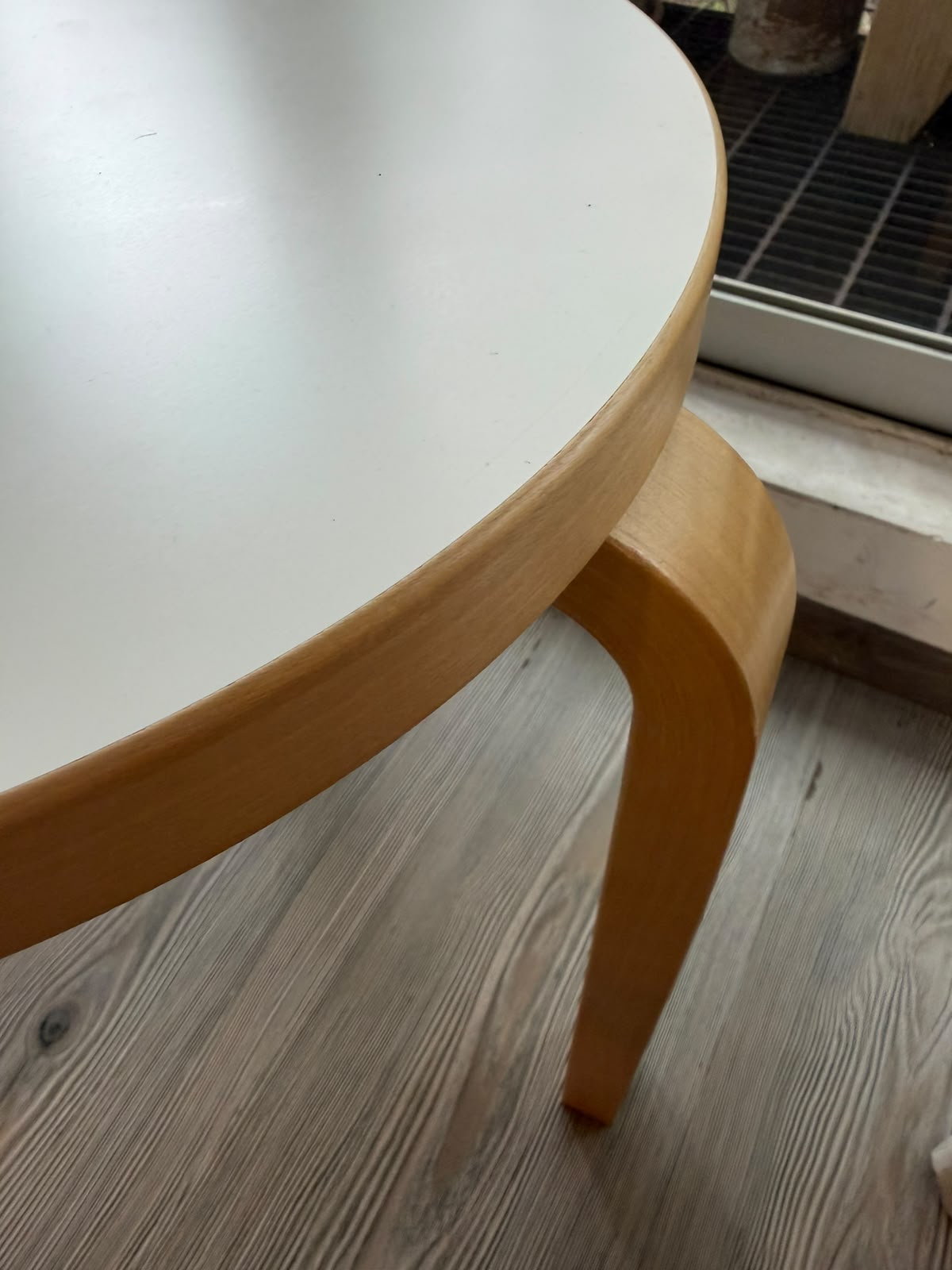 Stool 60       Artek