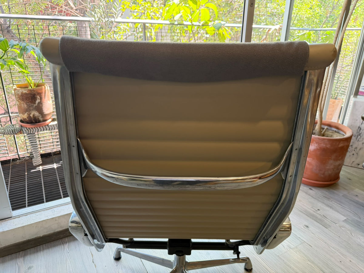 Eames Aluminum Group Lounge Chair         Herman Miller
