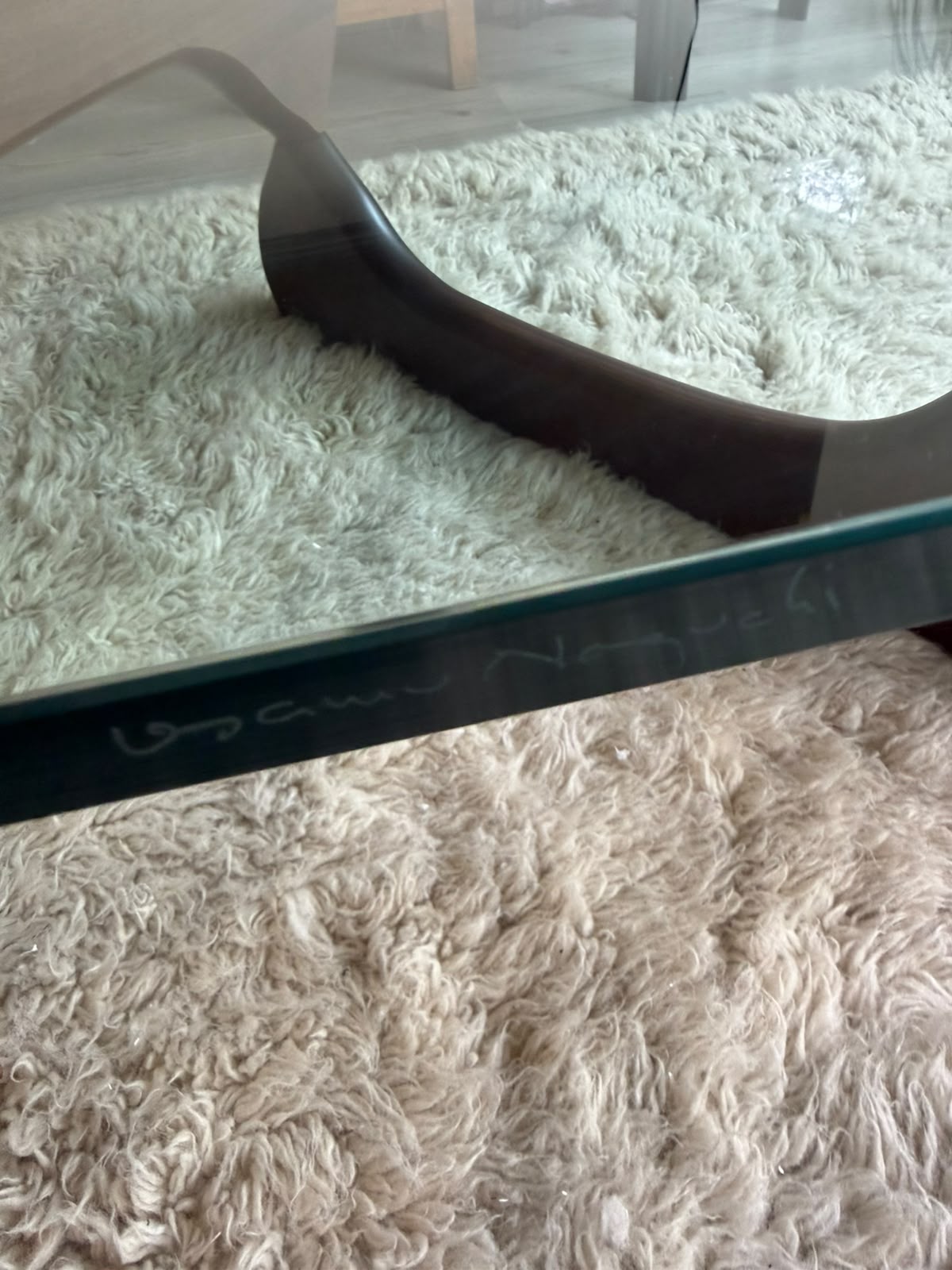 Noguchi table              Herman Miller