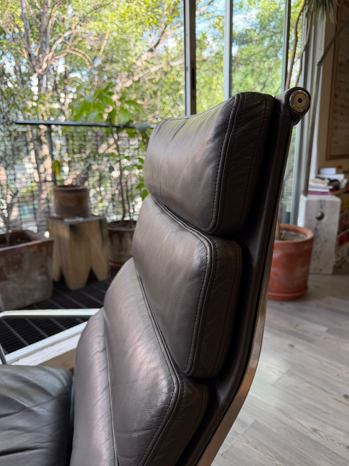 Eames Soft Pad Lounge Chair        Herman Miller