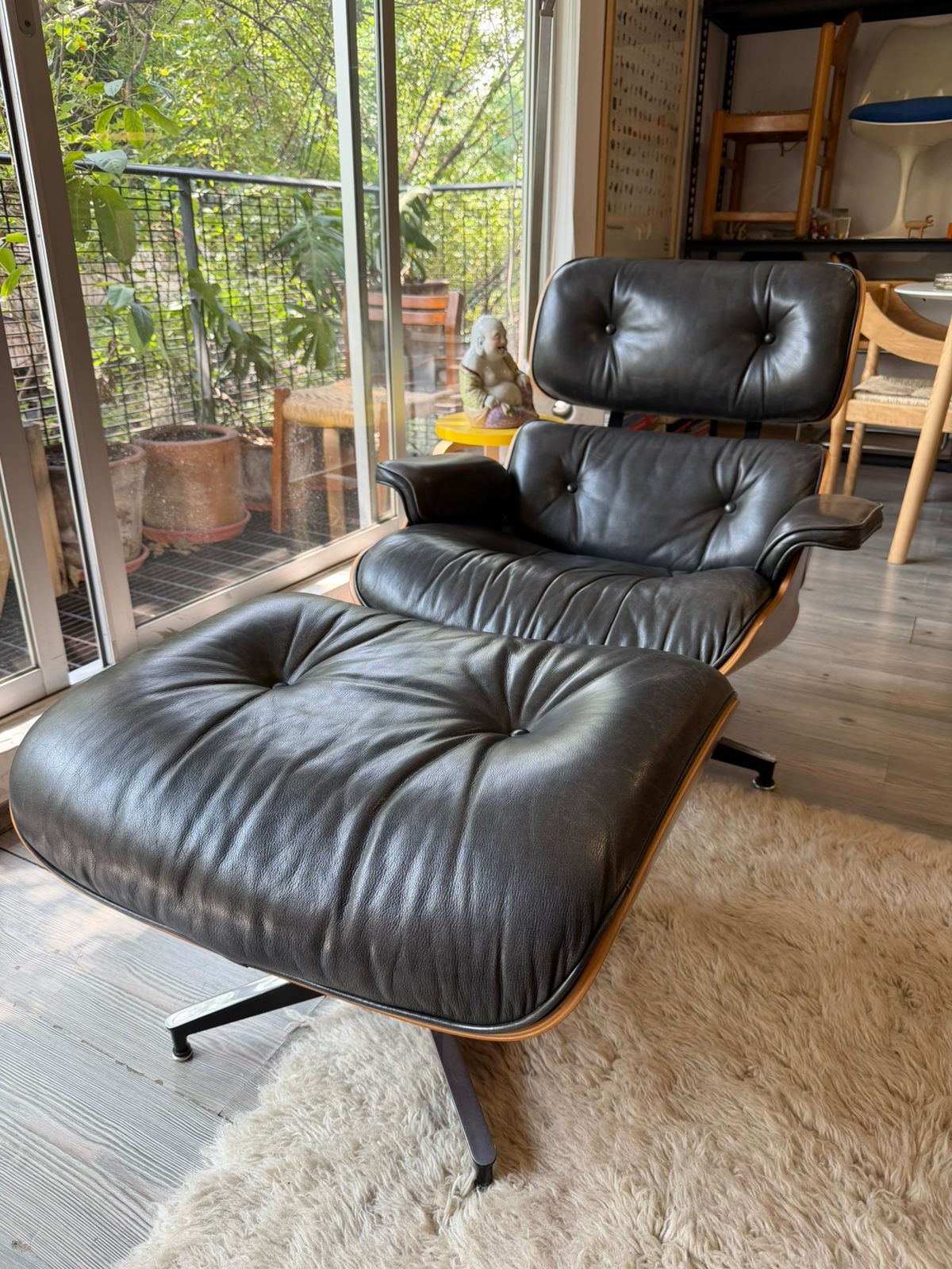 Eames Lounge & Ottoman       Herman Miller