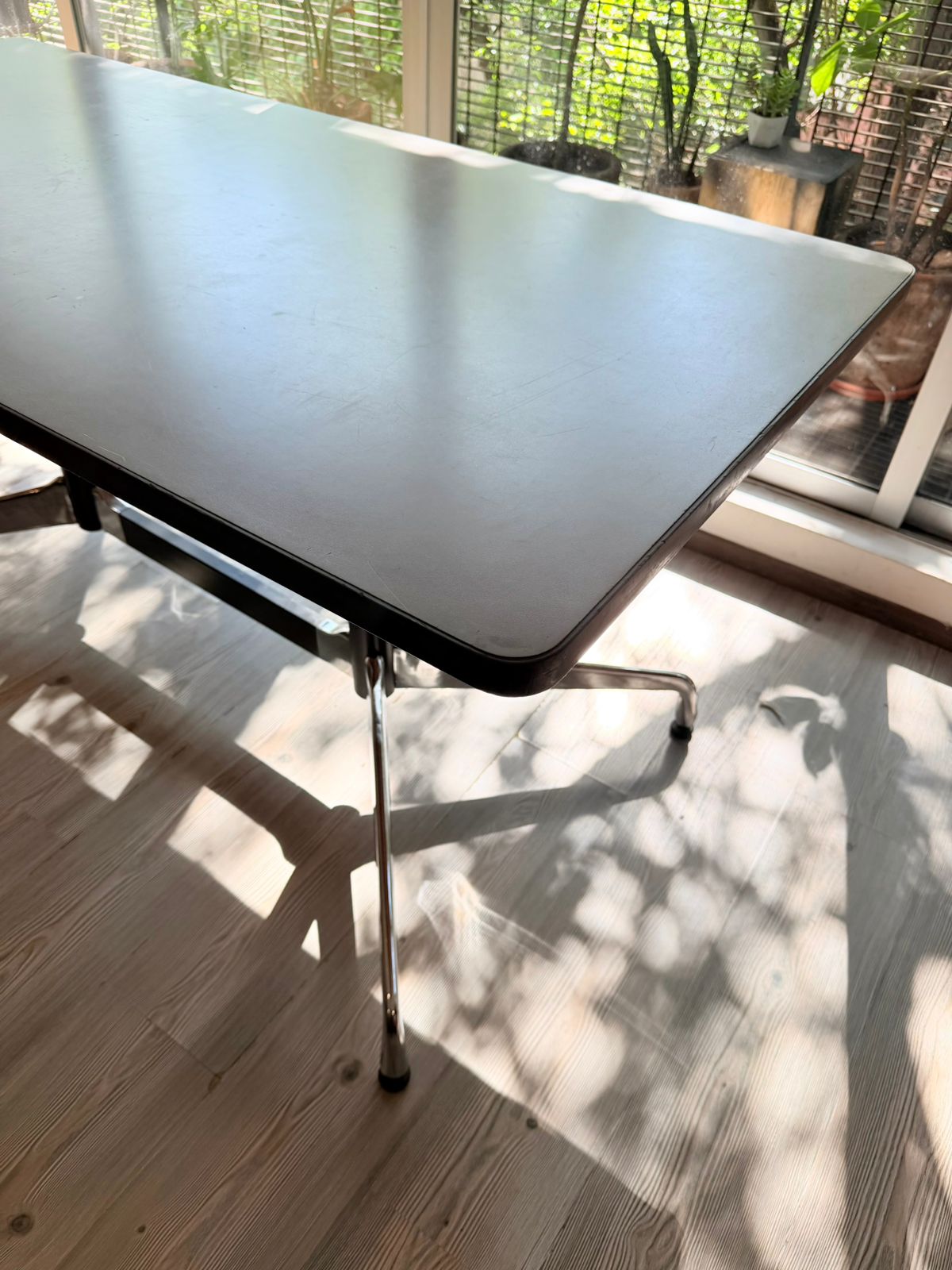 Table eames  rectangular base aluminium  segmented       Herman Miller