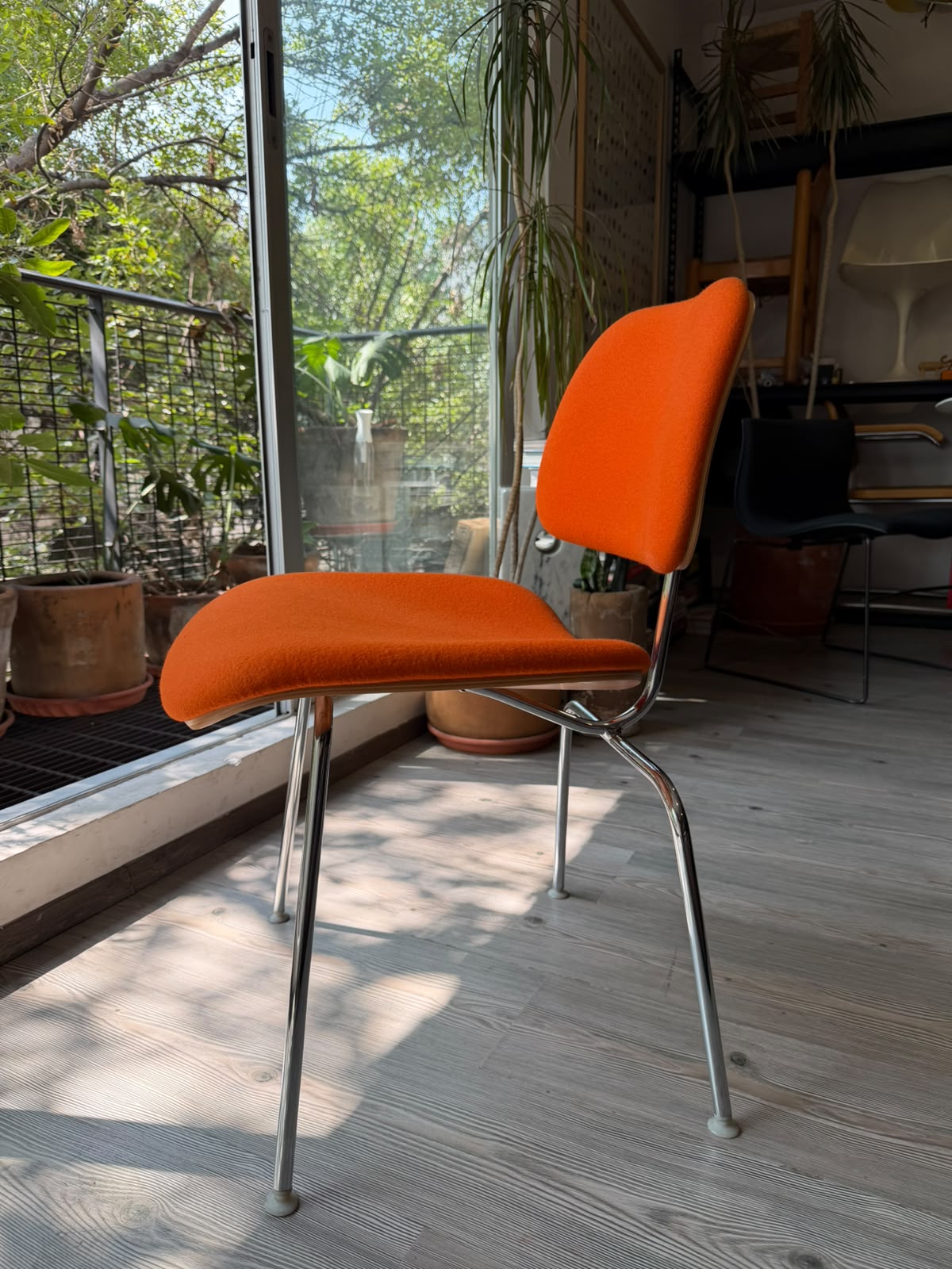 Eames DCM         Herman Miller