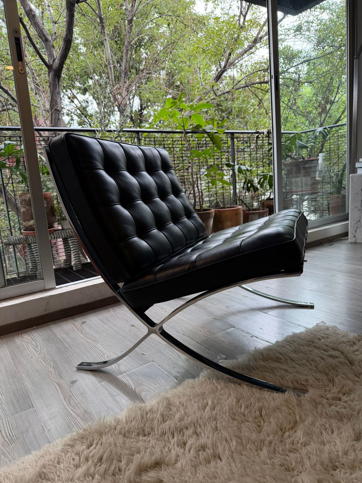 Barcelona Chair       Knoll sutdio