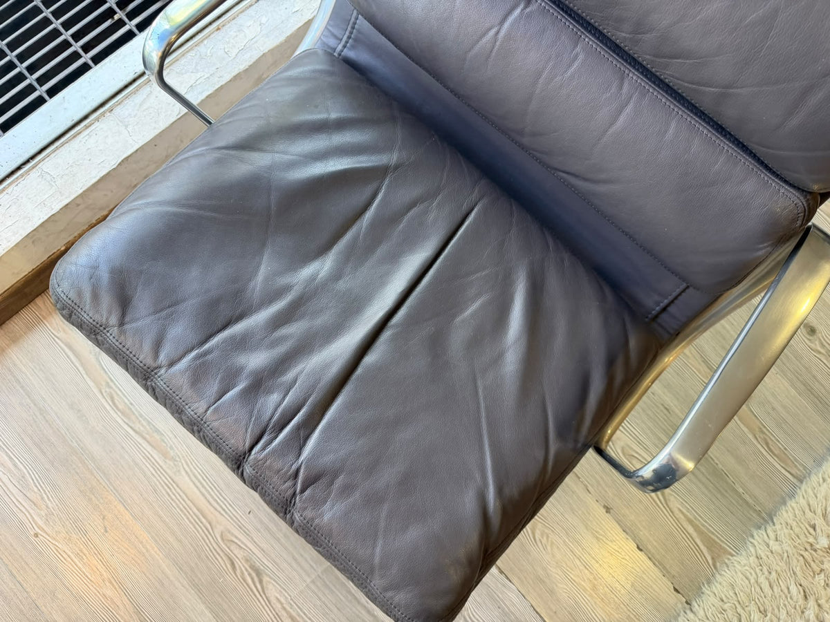 Eames Soft Pad Lounge Chair        Herman Miller