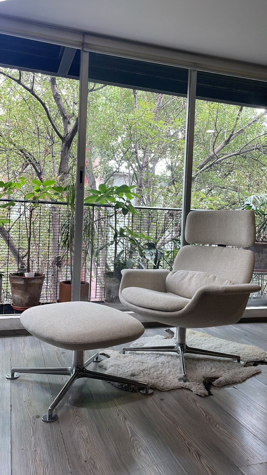 High Back Lounge Chair  KN02  & Ottoman KN03           Knoll