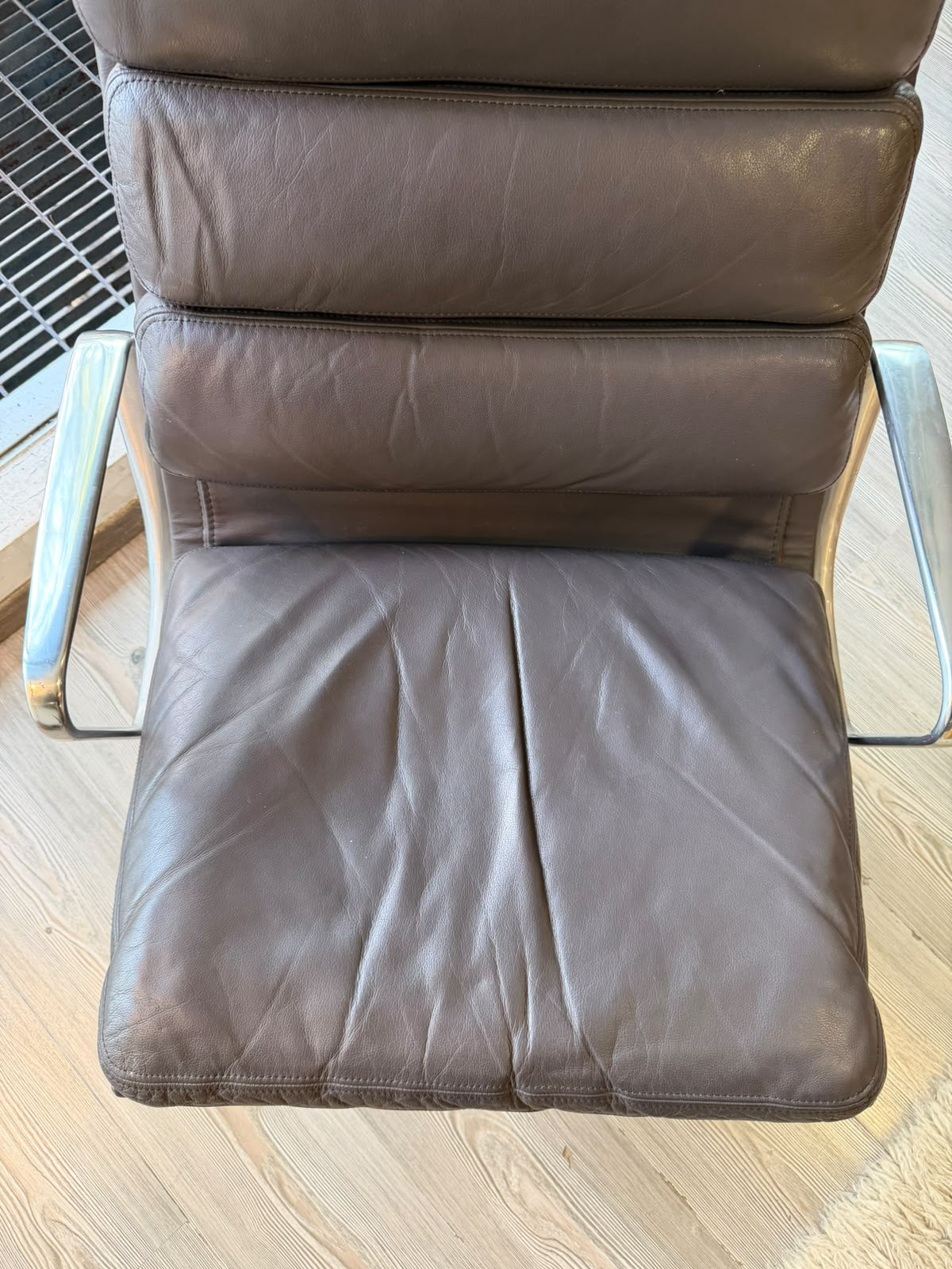 Eames Soft Pad Lounge Chair        Herman Miller