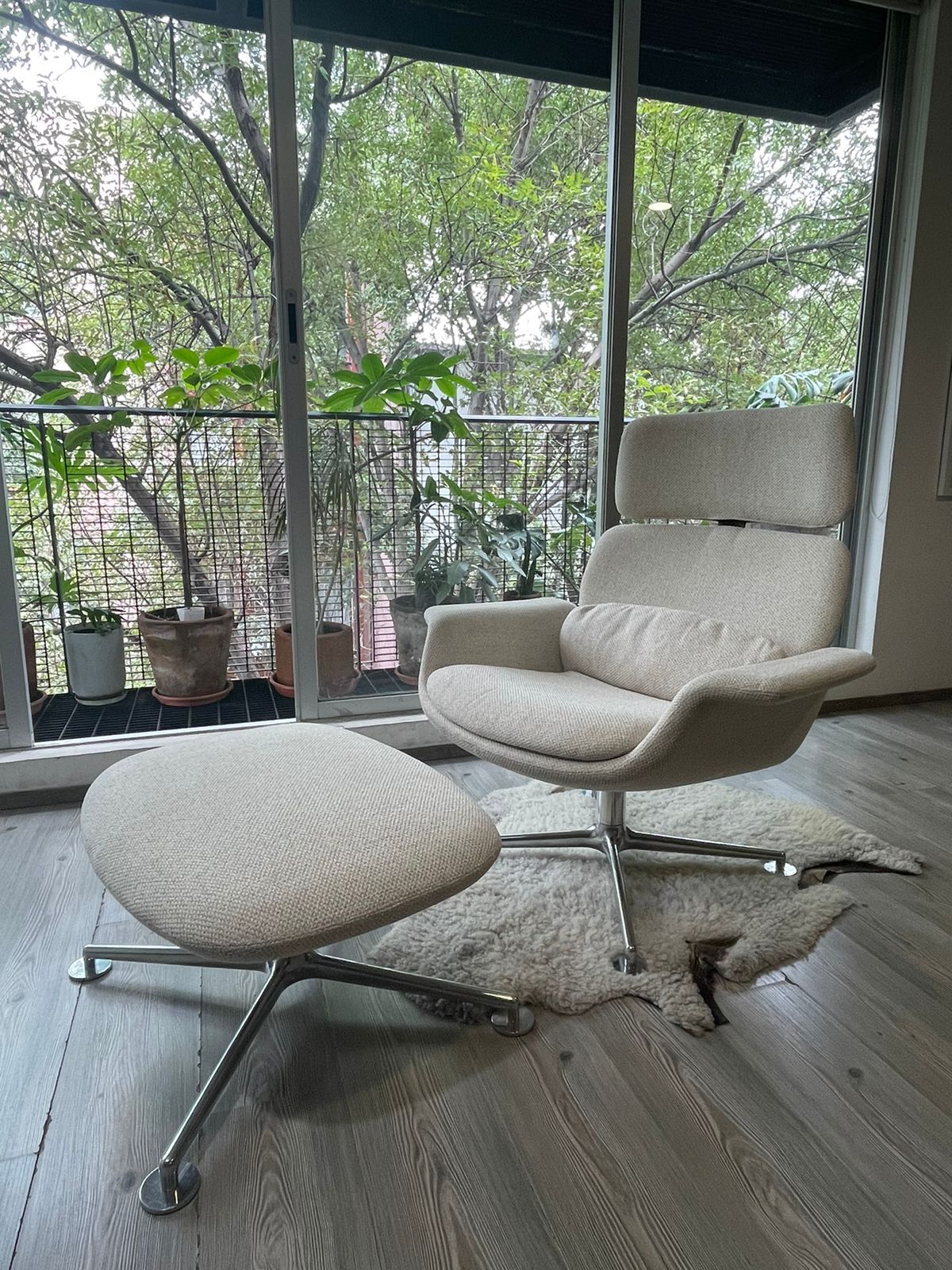 High Back Lounge Chair  KN02  & Ottoman KN03           Knoll