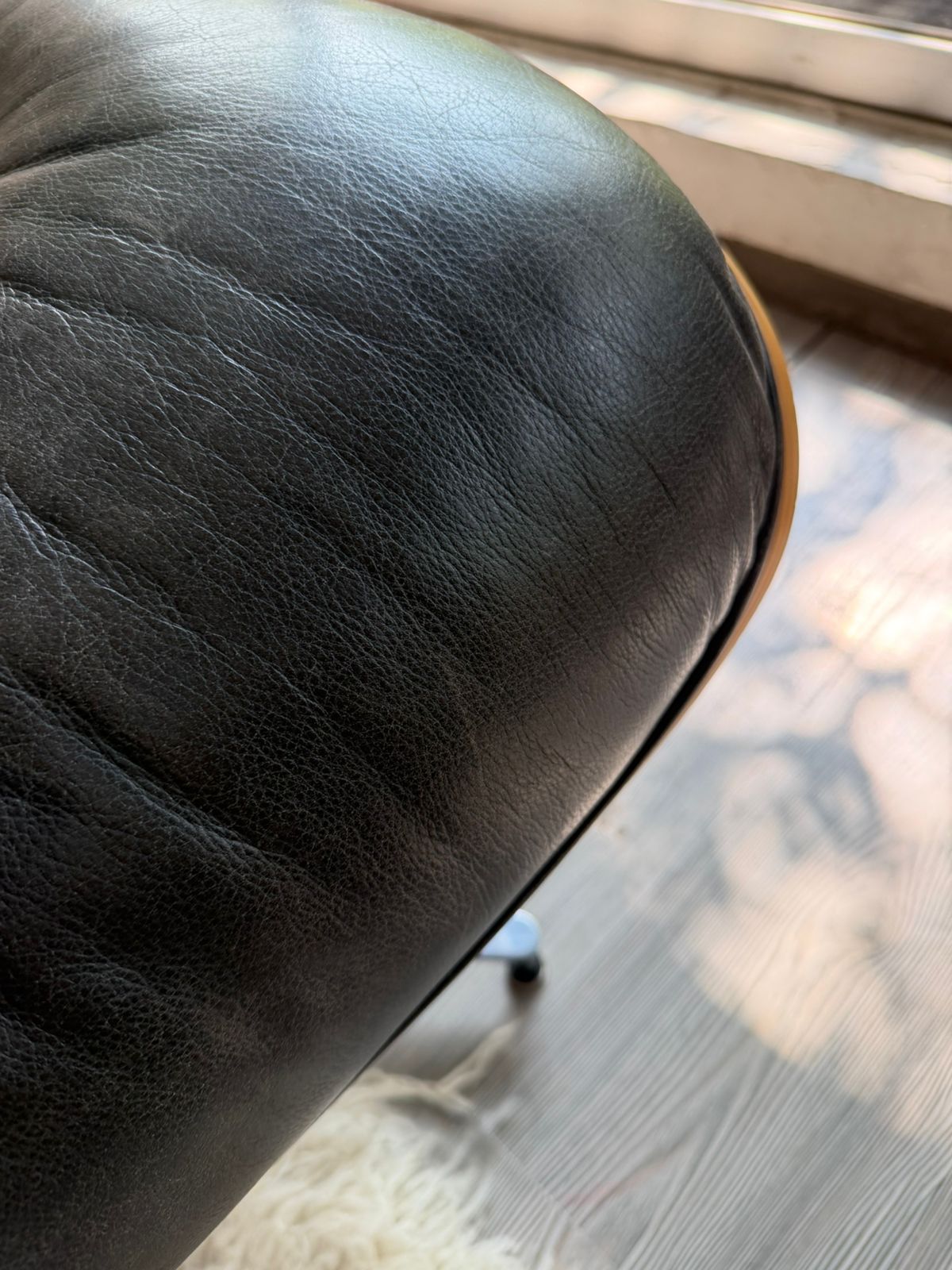Eames Lounge & Ottoman       Herman Miller