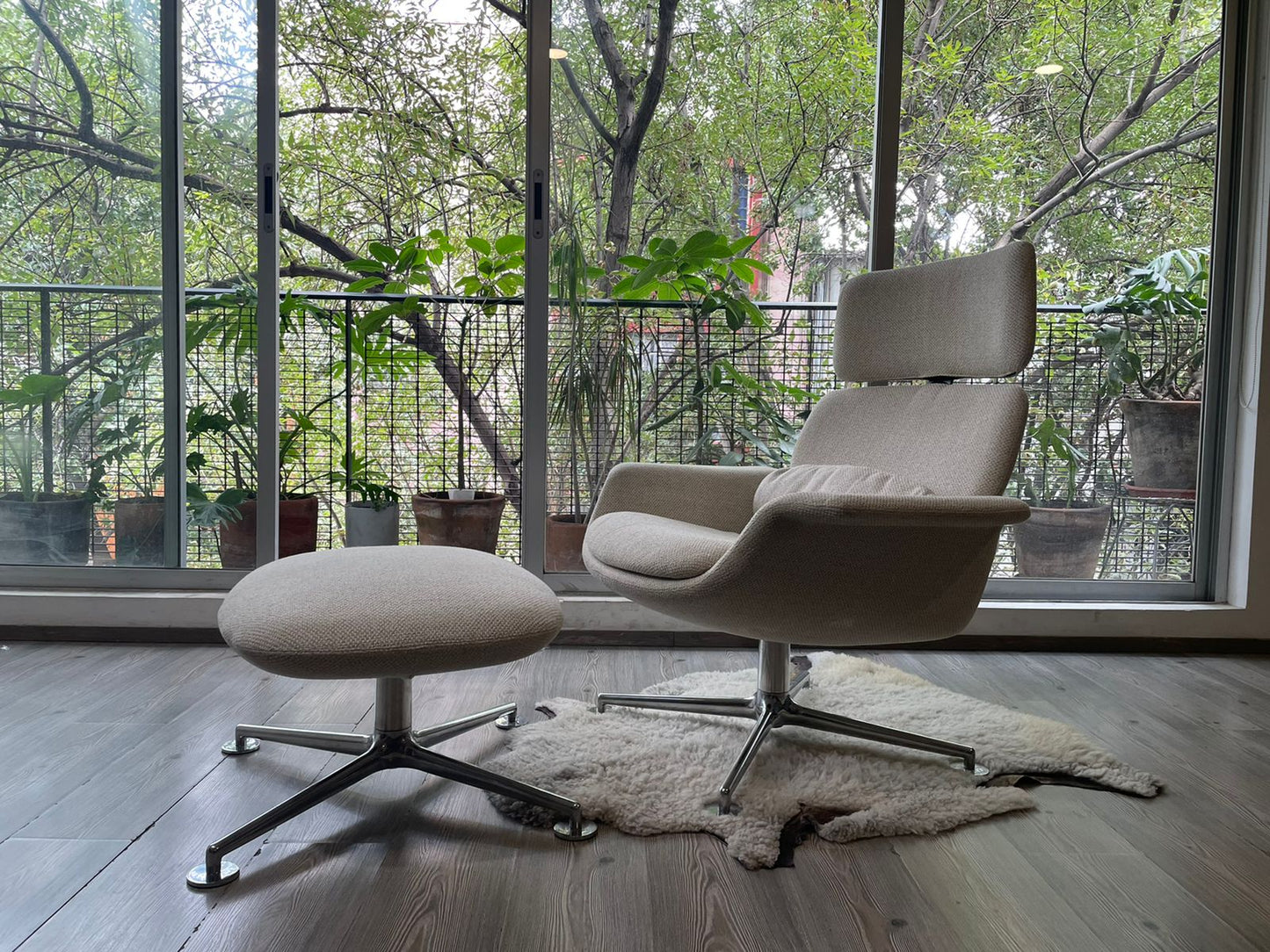 High Back Lounge Chair  KN02  & Ottoman KN03           Knoll