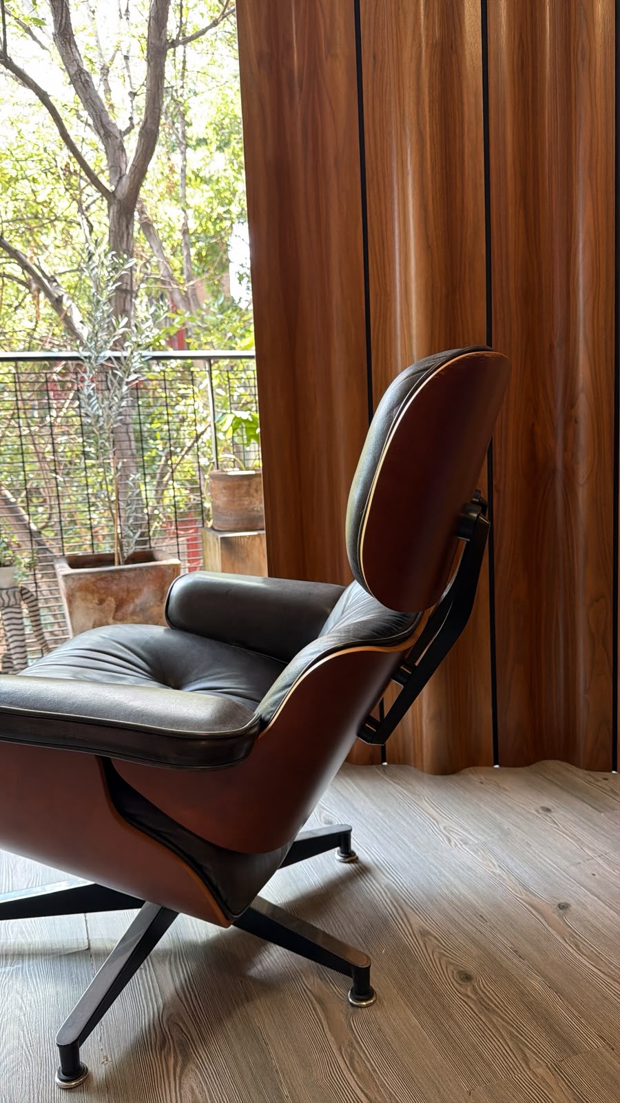 Eames FSW( Folding Screen Wood)         Herman Miller