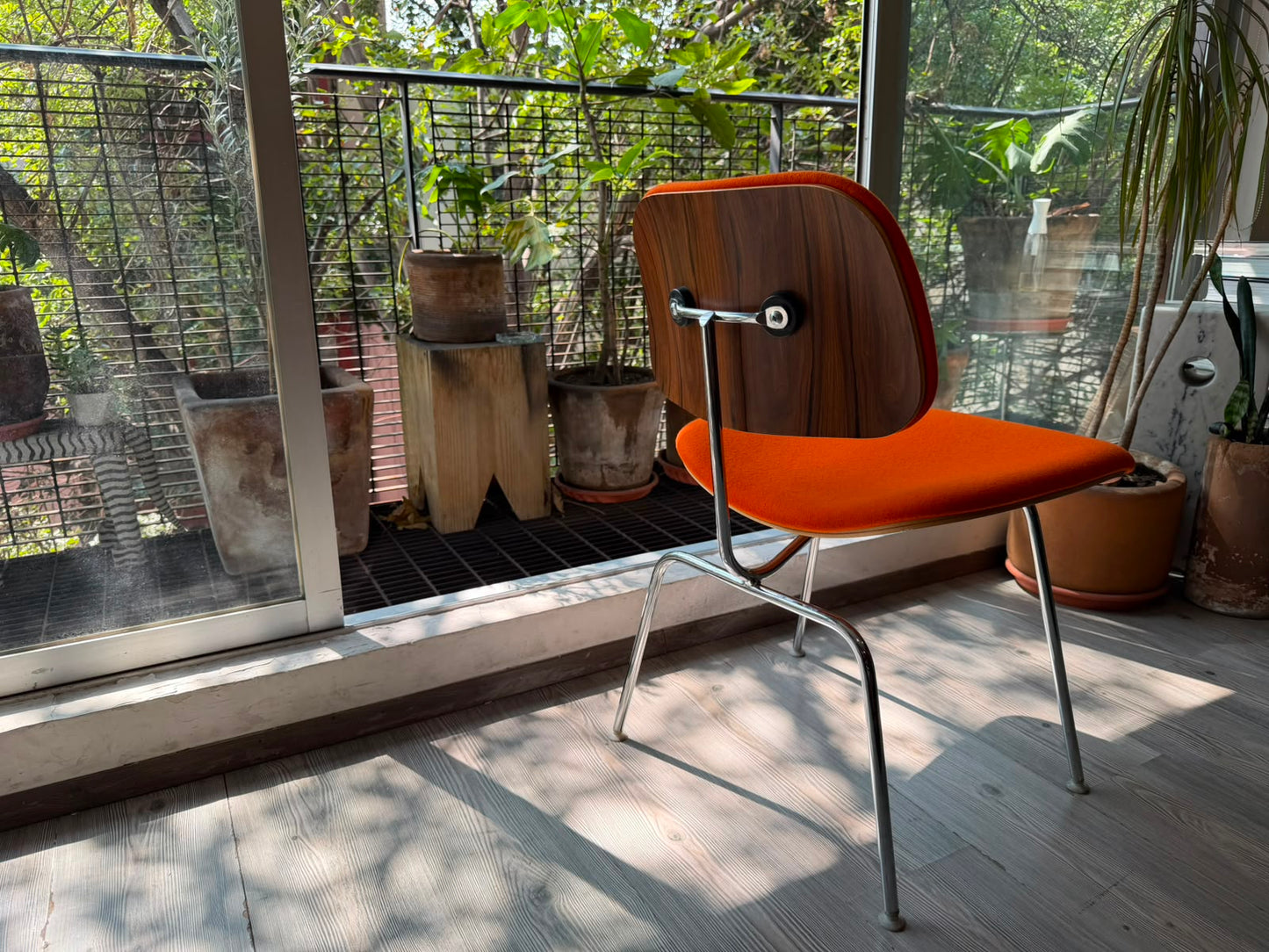 Eames DCM         Herman Miller