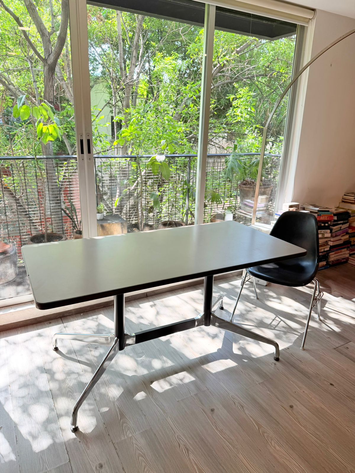 Table eames  rectangular base aluminium  segmented       Herman Miller