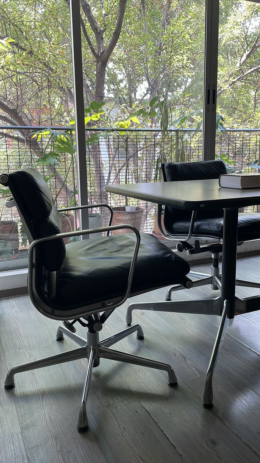 Eames Soft Pad EA 434 Chair           Herman Miller